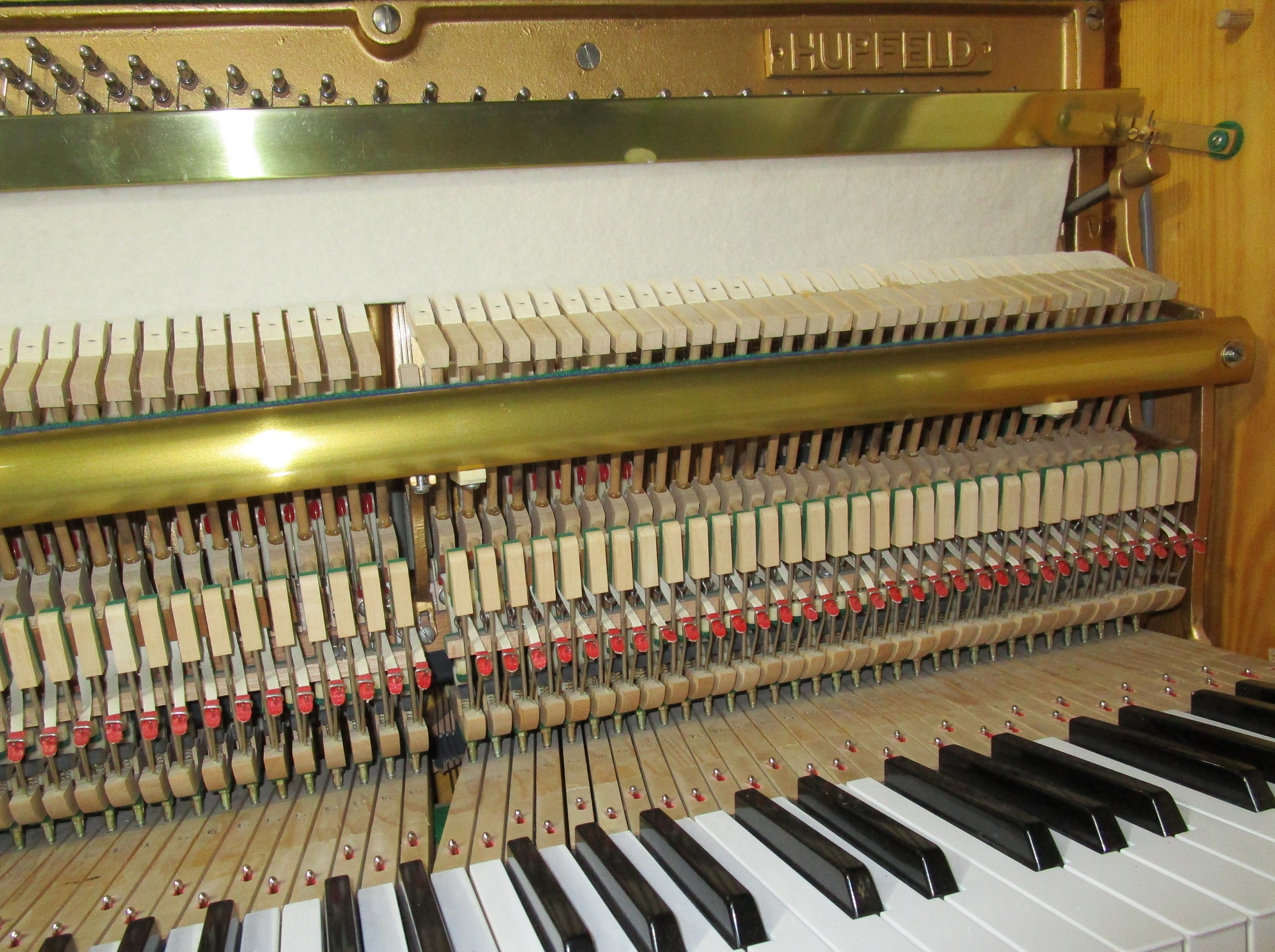 gebrauchtes Hupfeld Klavier Mod. 108, Kiefer satiniert, Innenansicht